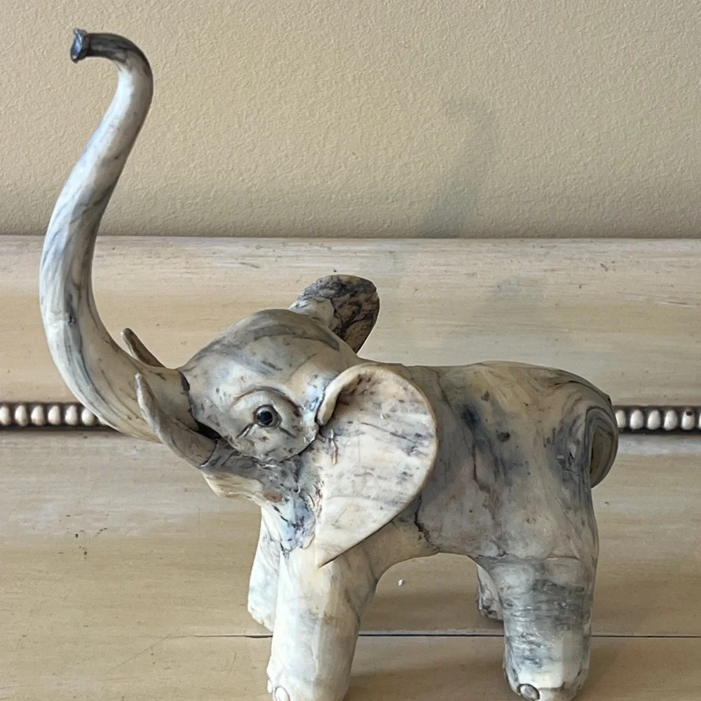 Set of 2 Clay elephants